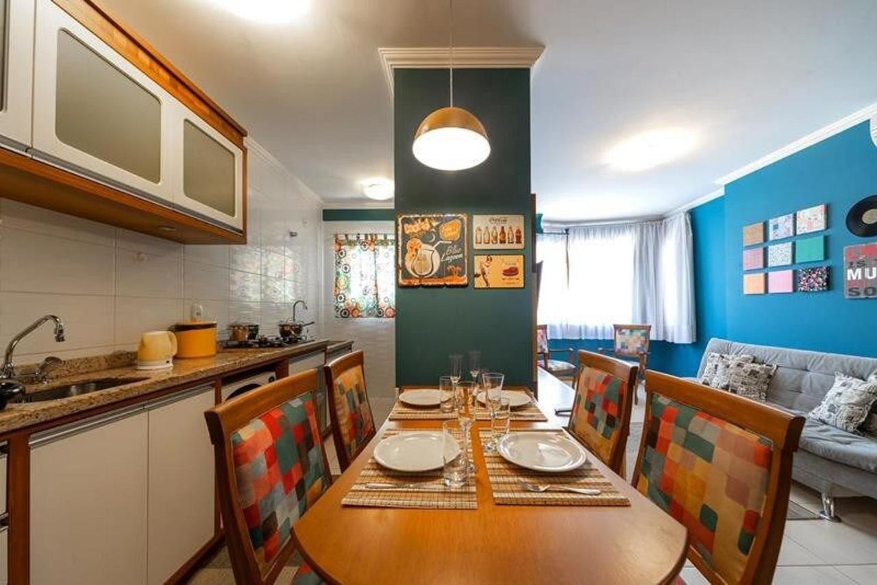Gramado Solar Real - 2 Apts De 2 Quartos No Mesmo Predio, Cada Um Comporta Ate 7 Pessoas - Ideal Para Grupos - Central - Ideal Para Andar A Pe, Nesta Plataforma Desde Janeiro De 2016, Oferecemos Credibilidade - Seu Pet E Bem-Vindo - Garagem Coberta Exterior photo