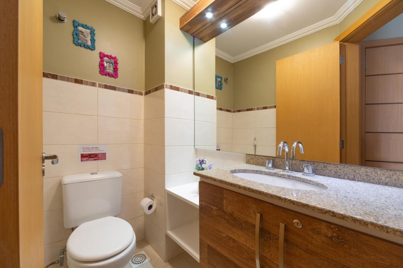 Gramado Solar Real - 2 Apts De 2 Quartos No Mesmo Predio, Cada Um Comporta Ate 7 Pessoas - Ideal Para Grupos - Central - Ideal Para Andar A Pe, Nesta Plataforma Desde Janeiro De 2016, Oferecemos Credibilidade - Seu Pet E Bem-Vindo - Garagem Coberta Exterior photo
